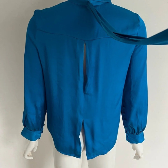 NEW Zara Size Medium Satin Effect Blouse Royal Blue Open back long Sleeve Sz XS - Picture 4 of 9